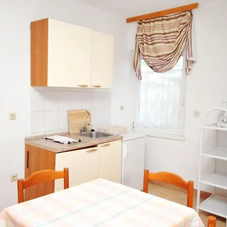 Apartman By The Sea Rtina - Miletici, Zadar - 3257 *